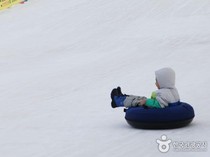 1767675892172-ttukseom-hangang-park-sledding-hill-di-seoul-korea-selatan-1767595135326_43