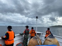 1767719089350-pencarian-korban-tenggelam-km-putri-sakinah-di-perairan-pulau-padar-labuan-bajo-taman-nasional-komodo-manggarai-barat-ntt-sela-1767679674067_43