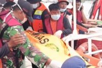 1767762330598-jenazah-diduga-anak-pelatih-sepakbola-wanita-valencia-cf-martin-carreras-fernando-tiba-di-pelabuhan-marina-labuan-bajo-selasa--1767698596637_43