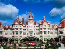 1768323898219-ilustrasi-disneyland-1767928758377_43