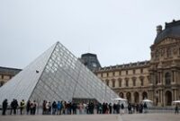 1768431876776-gejolak-internal-museum-louvre-paris-tunda-pembukaan-1767602975529_43