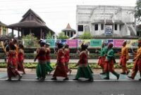 1768475110962-meriahnya-kirab-budaya-telok-tamat-di-tmii-1_43