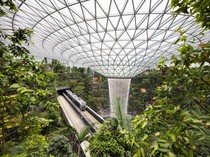 1769403901215-arsitektur-jewel-changi-airport-singapura_43