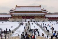 1769511899229-kota-terlarang-berselimut-salju-wisatawan-nikmati-musim-dingin-beijing-1769486924727_43